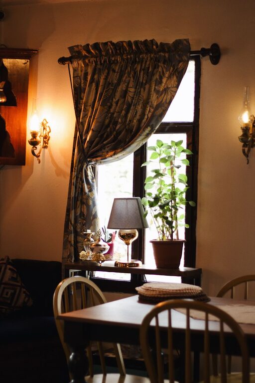 Tips for Creating a Cozy and Inviting Home Environment on a Budget